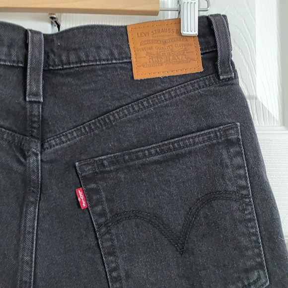 Levi’s RIBCAGE WOMEN'S SHORTS Black Jean Raw Hem High Waist Premium - Picture 5 of 6